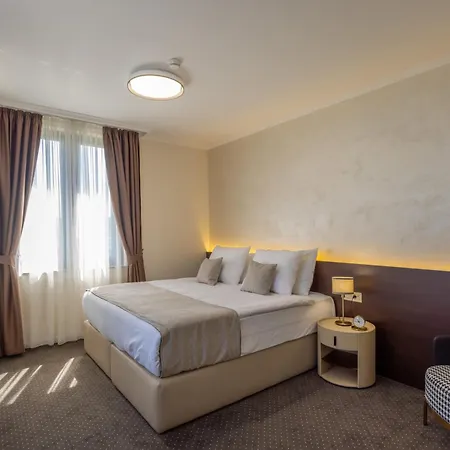 Nobel West Hotel 4*