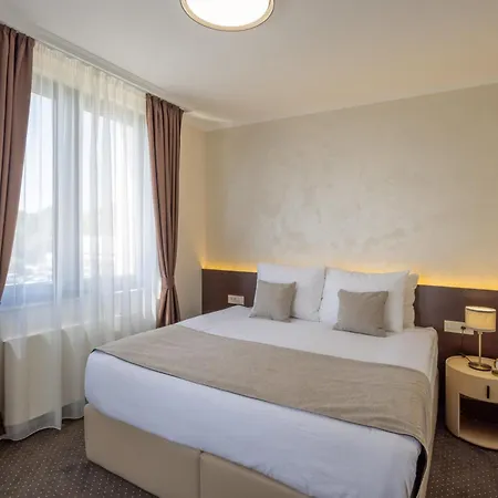 Hotel Nobel West 4*