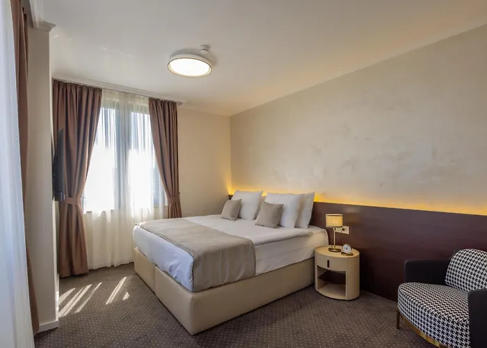 Nobel West Hotel 4*